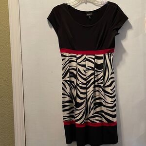 Enfocus black short sleeve bodice zebra stripe pleated skirt red band midi. Sz 6